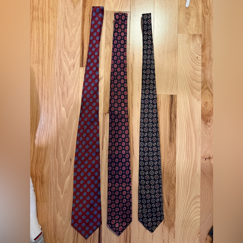 Set of three patterned ties!